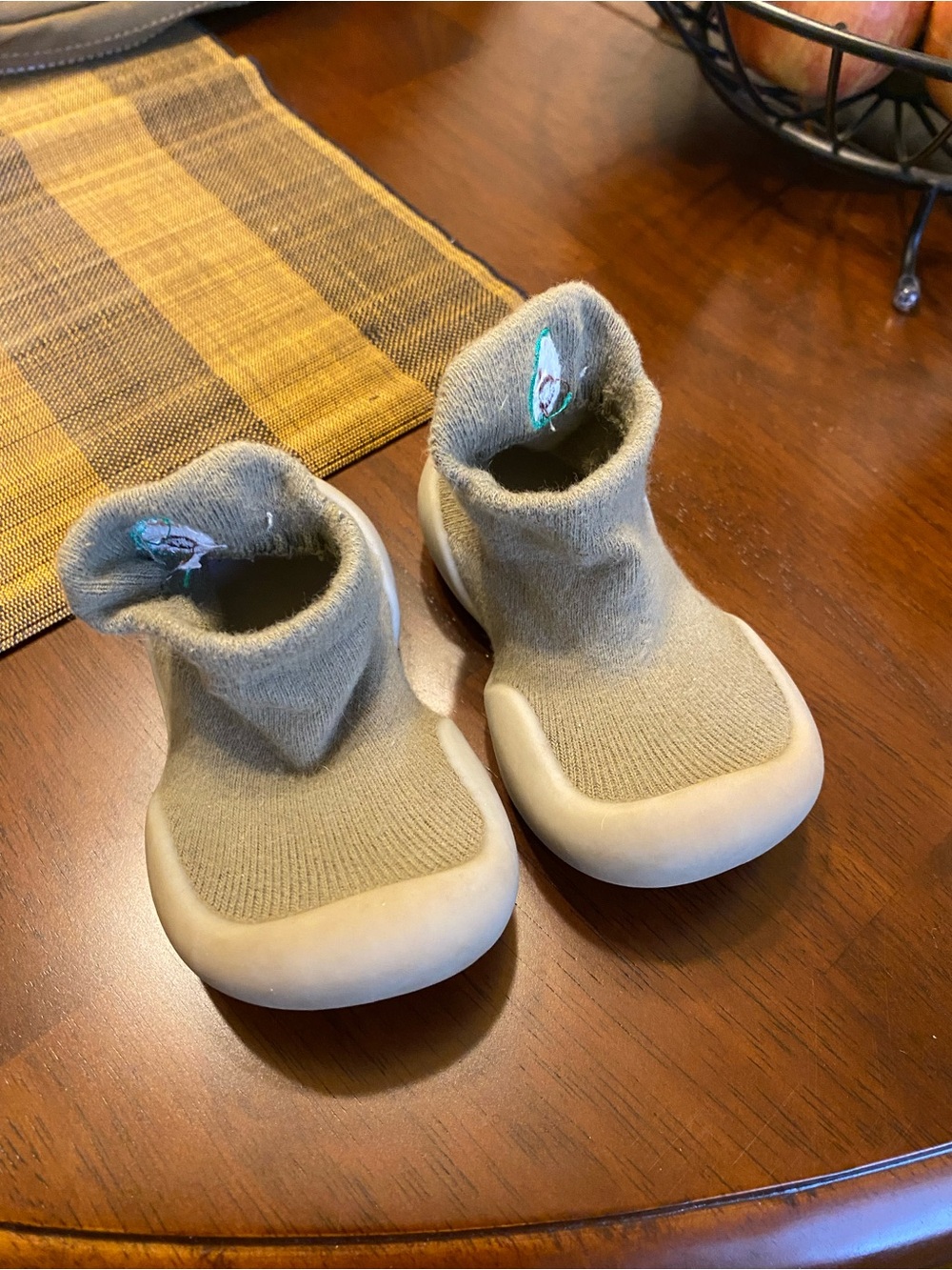 Sock shoes